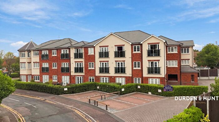 2 Bedroom Flat For Sale In High Grove, Benfleet, SS7