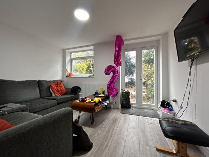 6 Bedroom Terraced House To Rent In Hirwain Street, Cathays, CF24