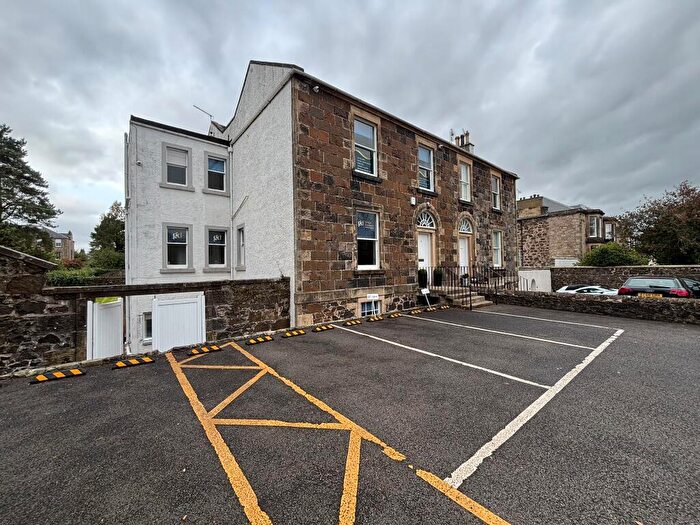 2 Bedroom Flat To Rent In Melville Terrace, Stirling Town, Stirling, FK8