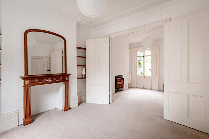 4 Bedroom Flat For Sale In Bushey Hill Road, London, SE5
