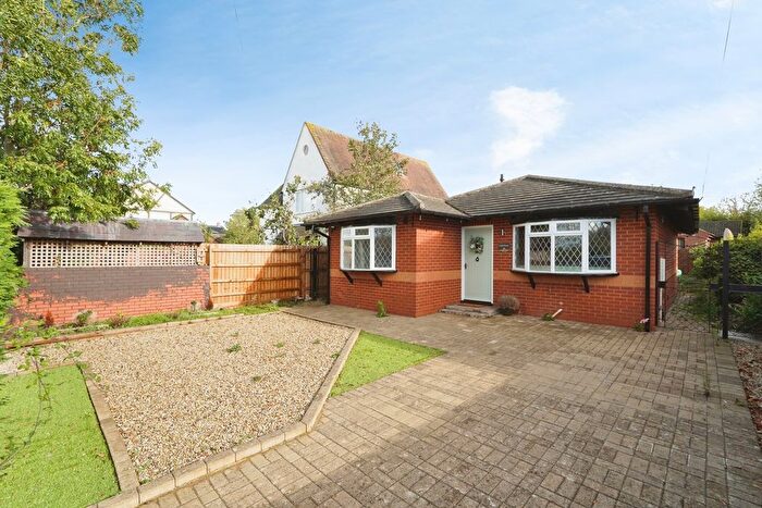 2 Bedroom Bungalow For Sale In Cheltenham Road, Beckford, Tewkesbury, Worcestershire, GL20