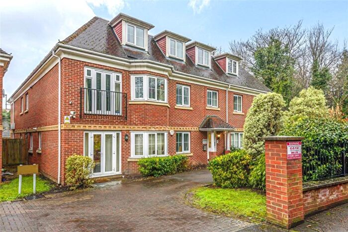 2 Bedroom Apartment To Rent In Addlestone, Surrey, KT15