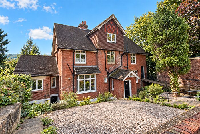 3 Bedroom Flat To Rent In London Road, CT17