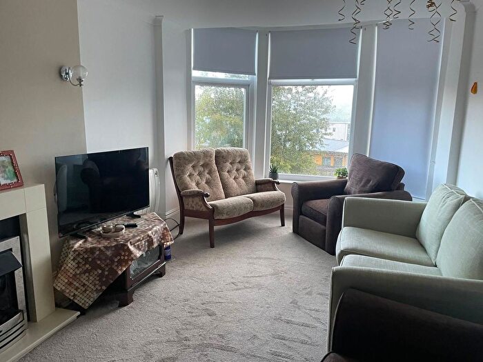 1 Bedroom Flat For Sale In Skipton Road, Eastburn, Keighley, BD20