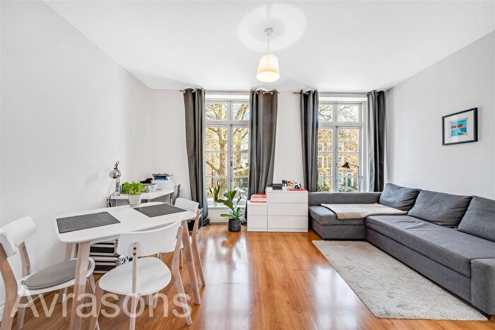 1 Bedroom Flat To Rent In Clapham Road, Oval, London, SW9