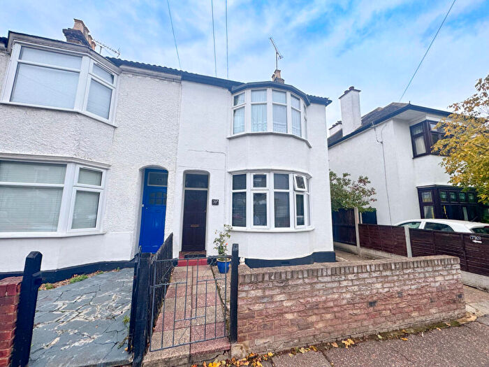 1 Bedroom Flat For Sale In St. Johns Road, Westcliff-On-Sea, SS0