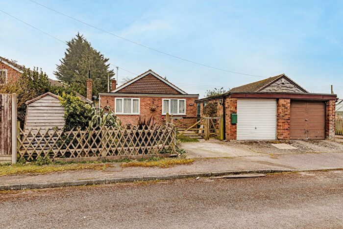 2 Bedroom Detached Bungalow For Sale In Meesons Close, Eastling, ME13