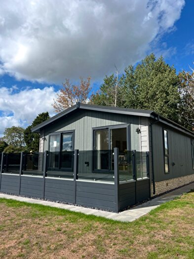 2 Bedroom Park Home For Sale In , Twyning, GL20