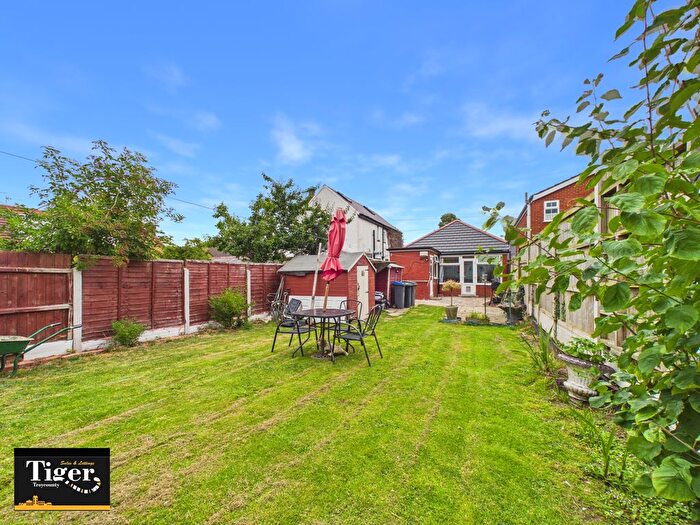 2 Bedroom Detached Bungalow For Sale In James Avenue, Blackpool, FY4