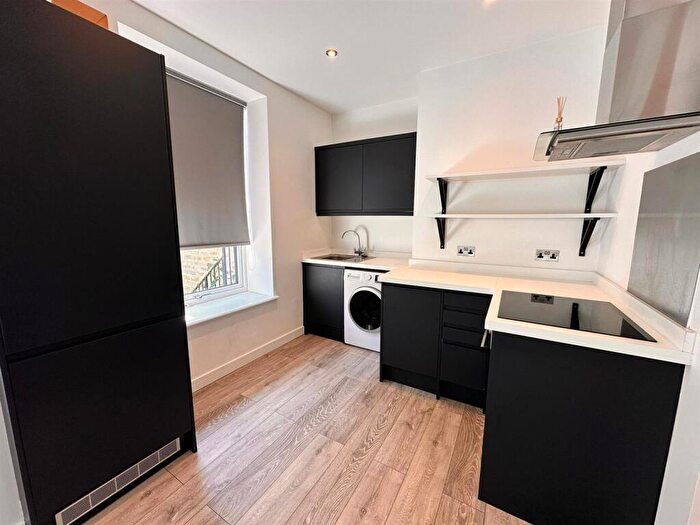 1 Bedroom Apartment To Rent In Bridge End, HD6