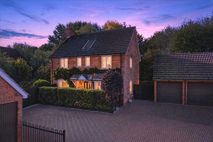 4 Bedroom Detached House For Sale In The Copse, Mavoncliff Drive, Tattenhoe, Milton Keynes, MK4