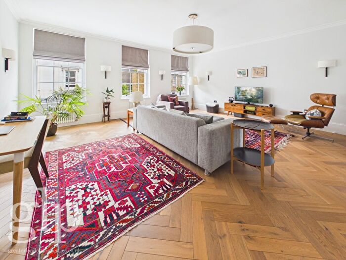 3 Bedroom Flat To Rent In Montague Street, Bloomsbury, WC1B