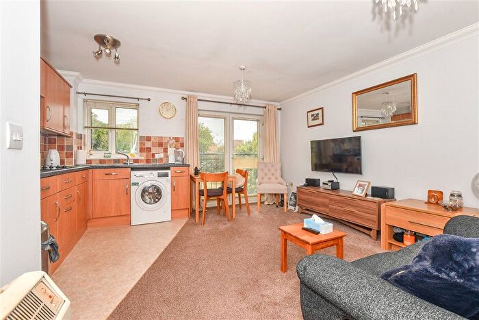 1 Bedroom Flat For Sale In Hoxton Close, Ashford, Kent, TN23