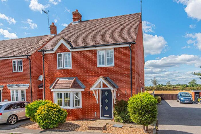 4 Bedroom Link Detached House For Sale In Rathmine Court, Broughton, Kettering, NN14