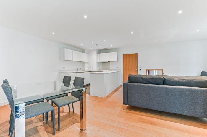 2 Bedroom Flat To Rent In Keats Apartments, East Croydon, Croydon, CR0
