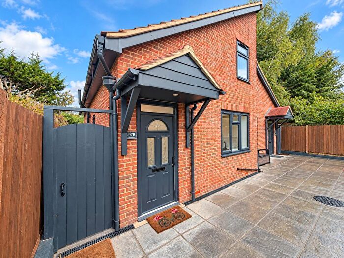 2 Bedroom Semi-Detached House For Sale In Wentworth Way, Sanderstead, Surrey, CR2