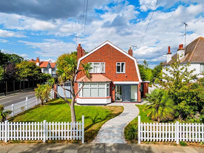 3 Bedroom Detached House To Rent In Woodside, Leigh-On-Sea, SS9