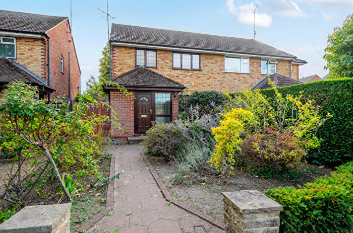 3 Bedroom Semi-Detached House For Sale In Beech Tree Drive, Badshot Lea, Farnham, Surrey, GU9