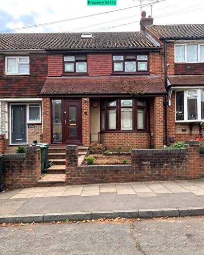 3 Bedroom Semi-Detached House For Sale In Munford Drive, Swanscombe, DA10