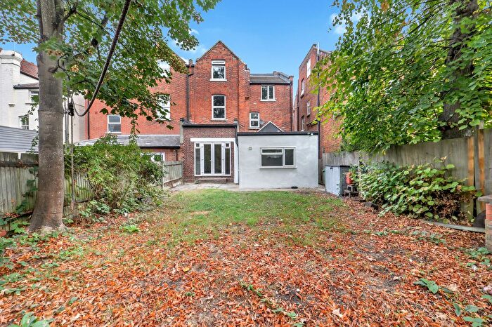 3 Bedroom Flat To Rent In St Pauls Avenue, Willesden Green, NW2