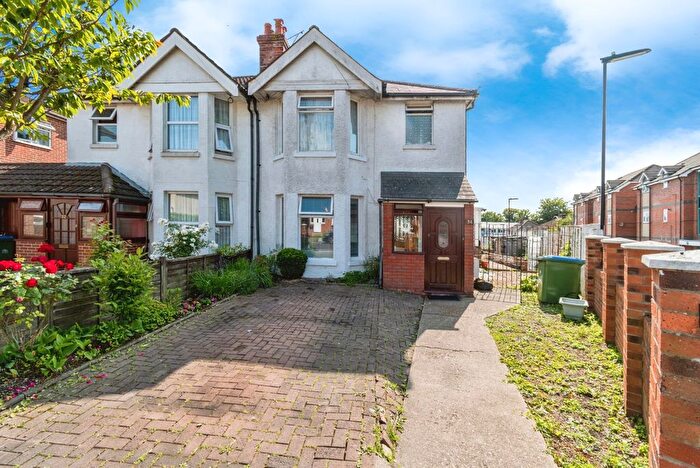 3 Bedroom Semi-Detached House For Sale In Malvern Road, Southampton, Hampshire, SO16
