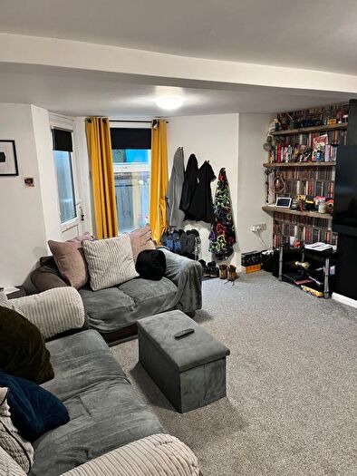 1 Bedroom Flat To Rent In Gladstone Terrace, YO15