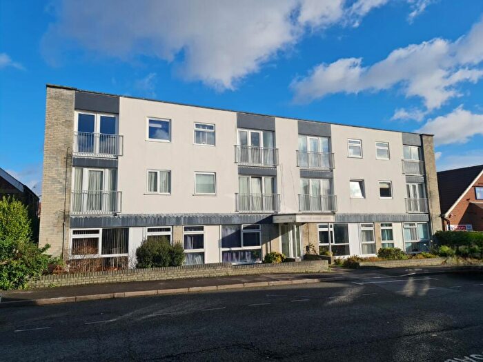 2 Bedroom Flat To Rent In High Street, Lee-on-the-solent, PO13