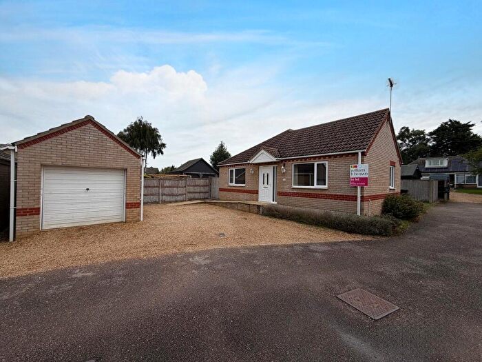 3 Bedroom Detached Bungalow To Rent In Blue Bell Gardens, Lakenheath, IP27