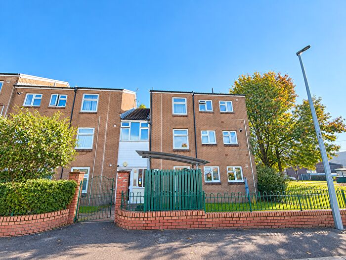 2 Bedroom Flat To Rent In Tre Telynog, Aberdare, CF44