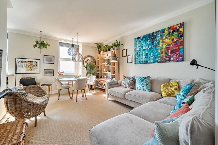 3 Bedroom Flat To Rent In Kingsway, Hove, BN3