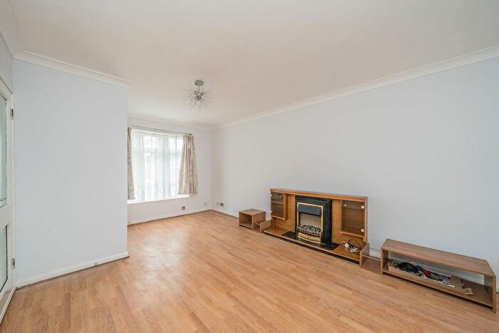 3 Bedroom Property To Rent In Brompton Close, Hounslow, TW4