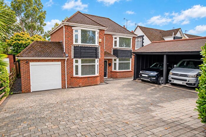 4 Bedroom Detached House For Sale In Portsmouth Road, Horndean, PO8