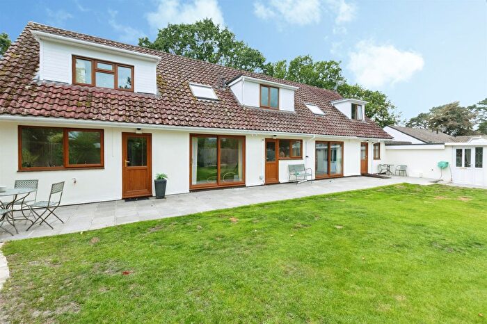 5 Bedroom Detached House For Sale In Stapleford Avenue, Ferndown, BH22