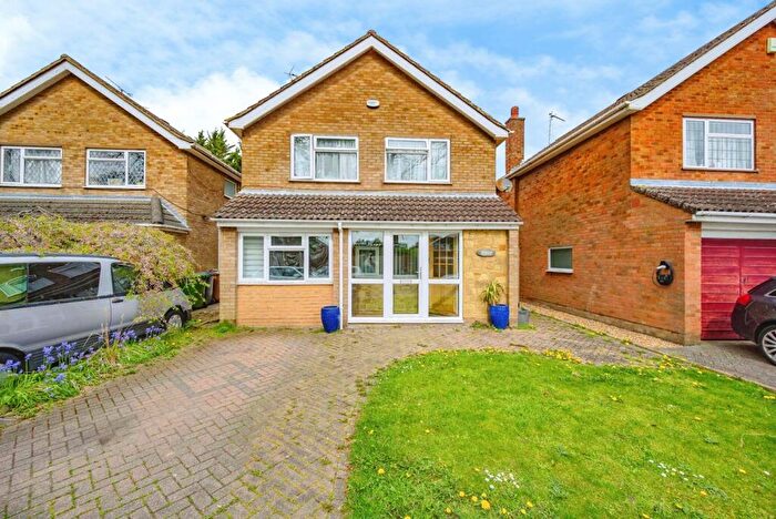 3 Bedroom Detached House For Sale In Sutton Gardens, Luton, Bedfordshire, LU3