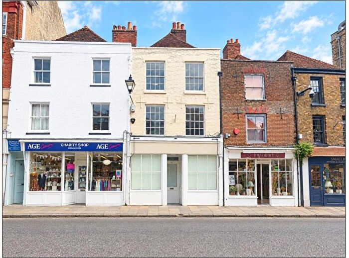 2 Bedroom Maisonette To Rent In St Peters Street Sandwich, CT13