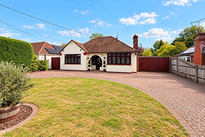 3 Bedroom Bungalow For Sale In Moulsham Copse Lane, Yateley, GU46