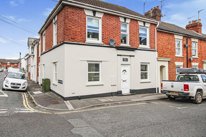 2 Bedroom Maisonette To Rent In York Road, Salisbury, SP2