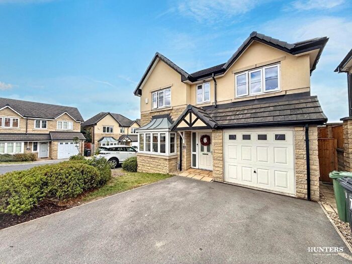 4 Bedroom Detached House For Sale In Sunny Court, White Lee Gardens, Batley, WF17