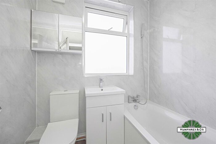 4 Bedroom Semi-Detached House To Rent In Cecil Road, Walthamstow, E17