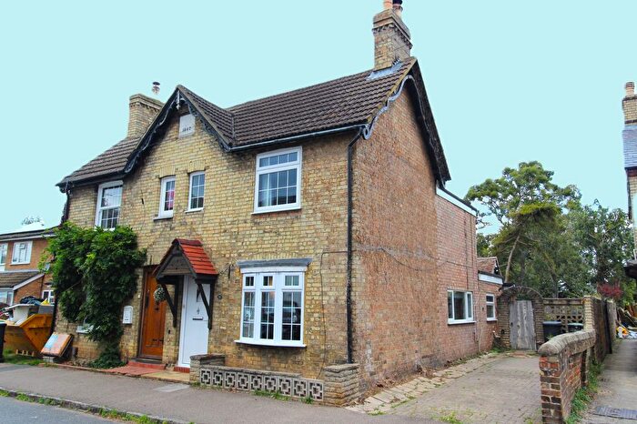 3 Bedroom Semi-Detached House For Sale In Laburnum Road, Sandy, SG19