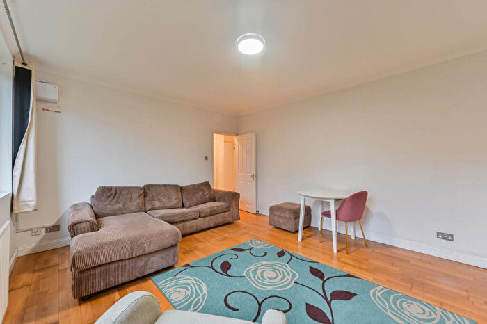 1 Bedroom Flat To Rent In York Road, Battersea, London, SW11
