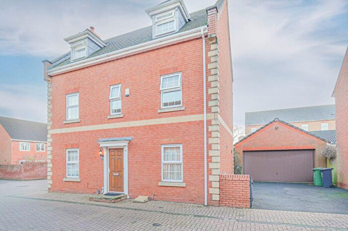 4 Bedroom Detached House For Sale In Kerr Lane, Dicken Heath, B90