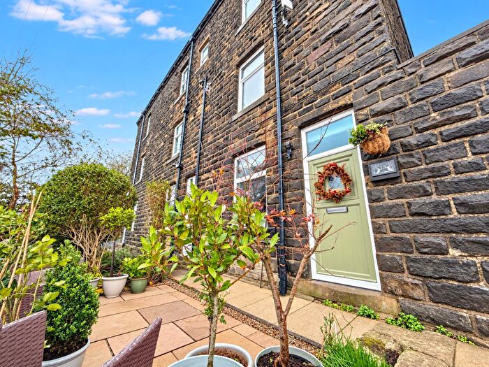 2 Bedroom Cottage For Sale In Jay Street, Haworth, BD22