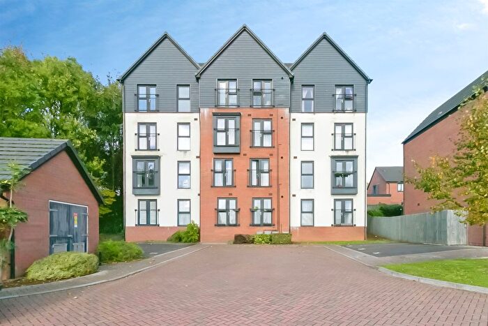 2 Bedroom Flat For Sale In Cei Tir Y Castell, Barry, CF63