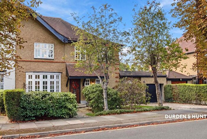 4 Bedroom Semi-Detached House For Sale In Crossways, Gidea Park, RM2