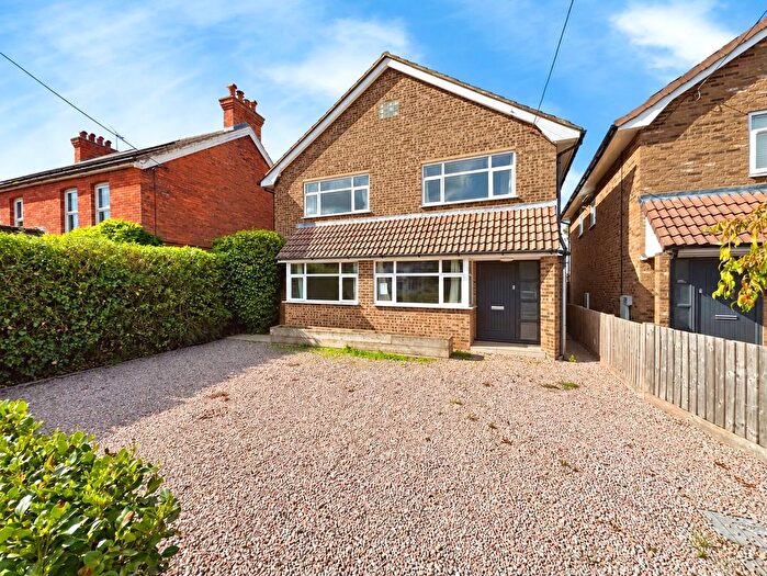 4 Bedroom Detached House For Sale In Ash Church Road, Ash, Surrey, GU12