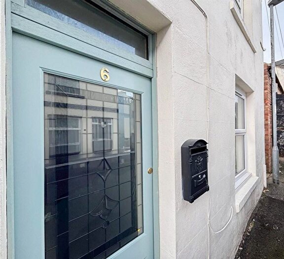 2 Bedroom Terraced House To Rent In Spring Street, St. Leonards, TN37