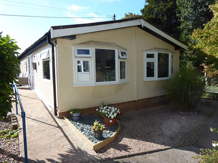 2 Bedroom Mobile/park Home For Sale In Meriden Hall Park, Berkswell Road, Main Road, Meriden, Coventry, CV7