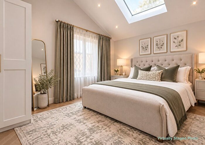 3 Bedroom Bungalow For Sale In Preston Gardens, Luton, LU2