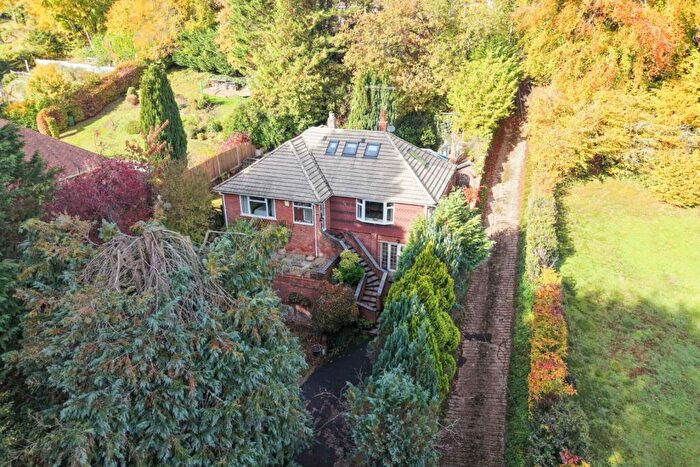 4 Bedroom Detached House For Sale In Medstead Road, Beech, Alton, Hampshire, GU34